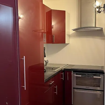 Apartment St Tropez Face A La Magnifique T2 Entierement Renove Grande Terrasse 2 Piscines A 2 Pas Du Port Et Du Centre Saint-Tropez