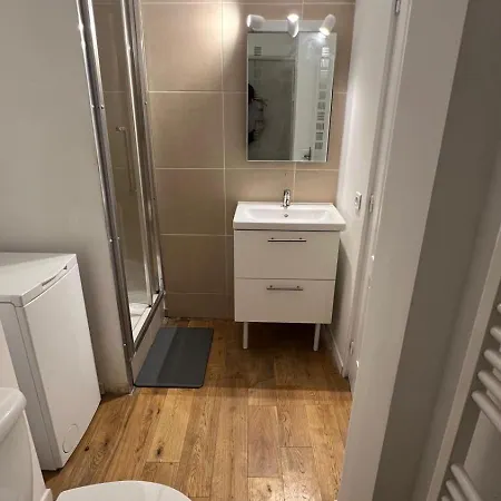 St Tropez Face A La Magnifique T2 Entierement Renove Grande Terrasse 2 Piscines A 2 Pas Du Port Et Du Centre Apartment