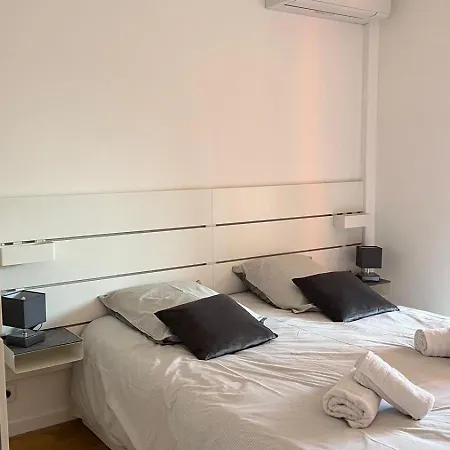 Apartment St Tropez Face A La Magnifique T2 Entierement Renove Grande Terrasse 2 Piscines A 2 Pas Du Port Et Du Centre *