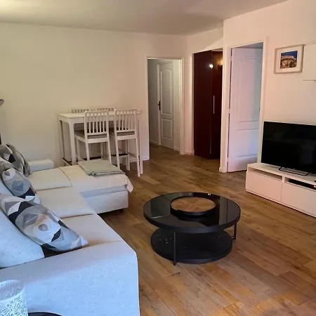 St Tropez Face A La Magnifique T2 Entierement Renove Grande Terrasse 2 Piscines A 2 Pas Du Port Et Du Centre Apartment