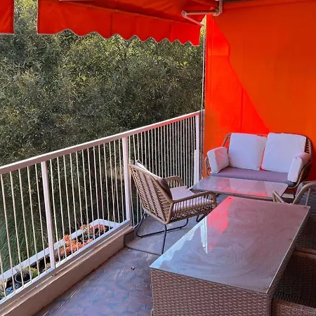 St Tropez Face A La , Magnifique T2 , Entierement Renove , Grande Terrasse , 2 Piscines , Magnifique A 2 Pas Du Port Et Du Centre Apartment