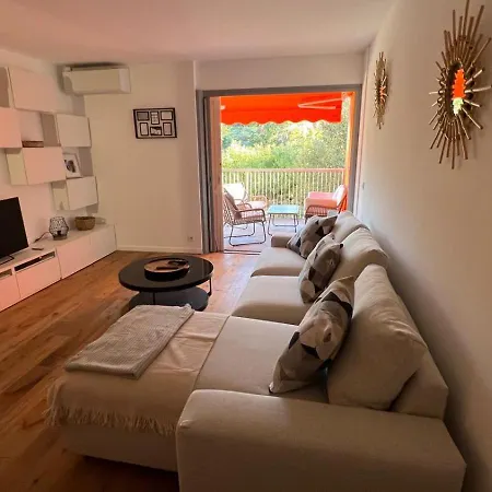 Apartment St Tropez Face A La , Magnifique T2 , Entierement Renove , Grande Terrasse , 2 Piscines , Magnifique A 2 Pas Du Port Et Du Centre