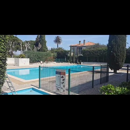 St Tropez Face A La Magnifique T2 Entierement Renove Grande Terrasse 2 Piscines A 2 Pas Du Port Et Du Centre Apartment Saint-Tropez