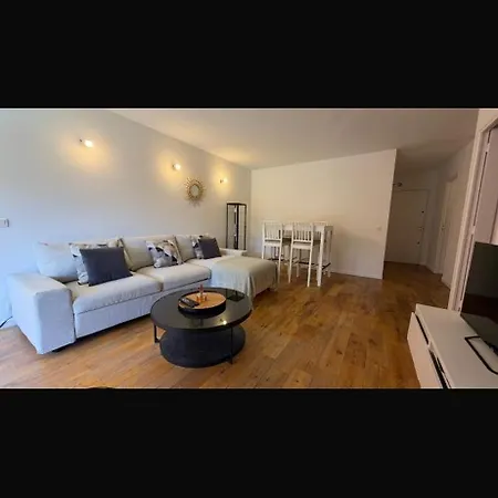 Apartmán St Tropez Face A La , Magnifique T2 , Entierement Renove , Grande Terrasse , 2 Piscines , Magnifique A 2 Pas Du Port Et Du Centre *