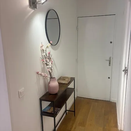 Apartment St Tropez Face A La , Magnifique T2 , Entierement Renove , Grande Terrasse , 2 Piscines , Magnifique A 2 Pas Du Port Et Du Centre *