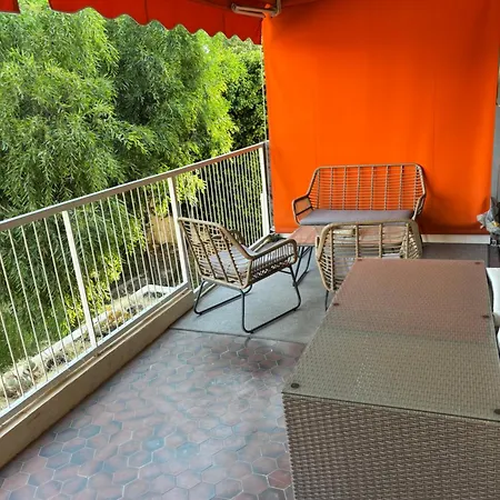 St Tropez Face A La , Magnifique T2 , Entierement Renove , Grande Terrasse , 2 Piscines , Magnifique A 2 Pas Du Port Et Du Centre Apartment