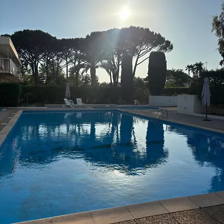 Apartment St Tropez Face A La , Magnifique T2 , Entierement Renove , Grande Terrasse , 2 Piscines , Magnifique A 2 Pas Du Port Et Du Centre Saint-Tropez