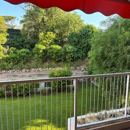 St Tropez Face A La , Magnifique T2 , Entierement Renove , Grande Terrasse , 2 Piscines , Magnifique A 2 Pas Du Port Et Du Centre Apartment Saint-Tropez