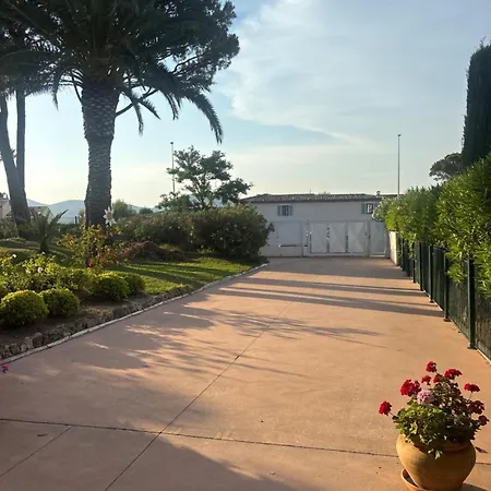 St Tropez Face A La , Magnifique T2 , Entierement Renove , Grande Terrasse , 2 Piscines , Magnifique A 2 Pas Du Port Et Du Centre Apartment